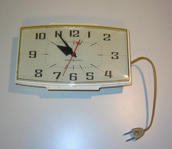 Vintage 1950s GE General Electric Kitchen Wall Clock