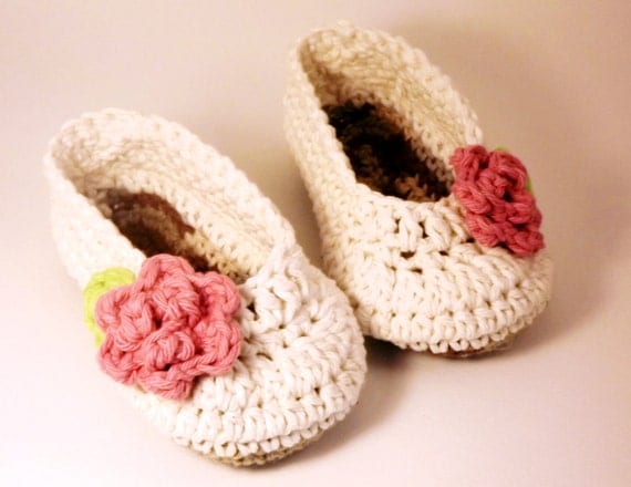 Antique Ivory Ballet style crochet Booties with pink rose, Slippers