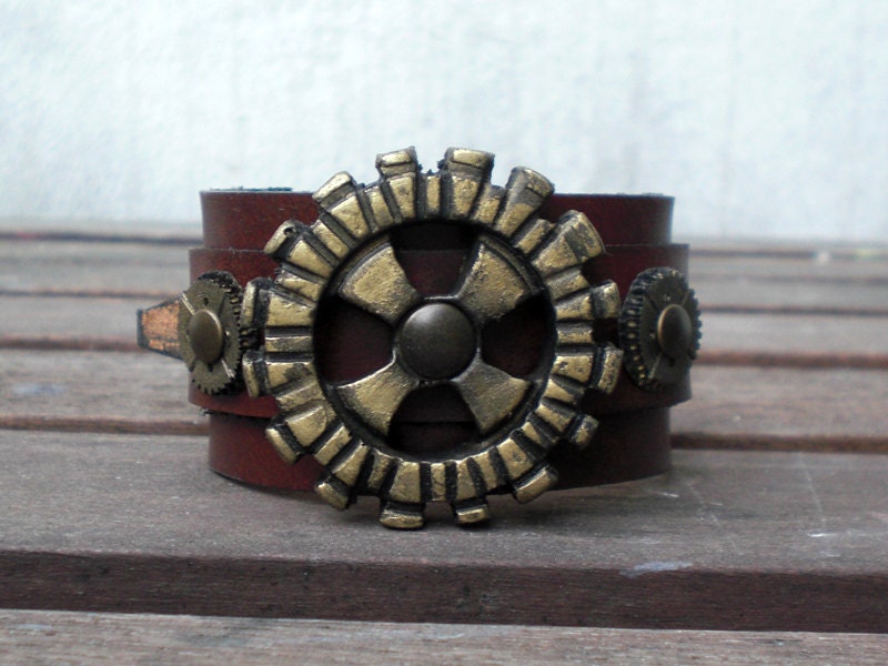 Leather Cuff Bracelet, with steampunk gears, antique Rivets and Buckle Closure