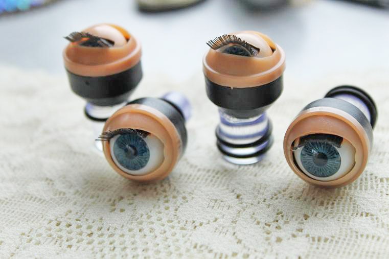 Creepy Open / close Doll's eye plugs