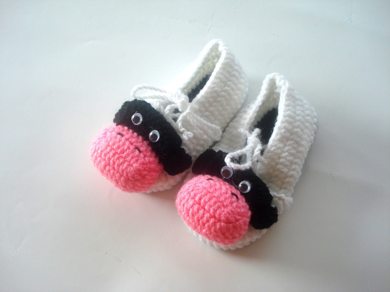 Crochet Baby Booties, white baby slippers, cow crochet baby shoes, crochet baby booties 6 - 12   month baby, crochet baby shoes, baby socks