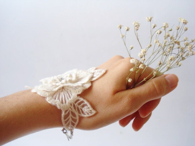 Bridal cuff, Bridesmaids Accessories, Wedding cuffs, Ivory Lace Bracelet, Women accessories,