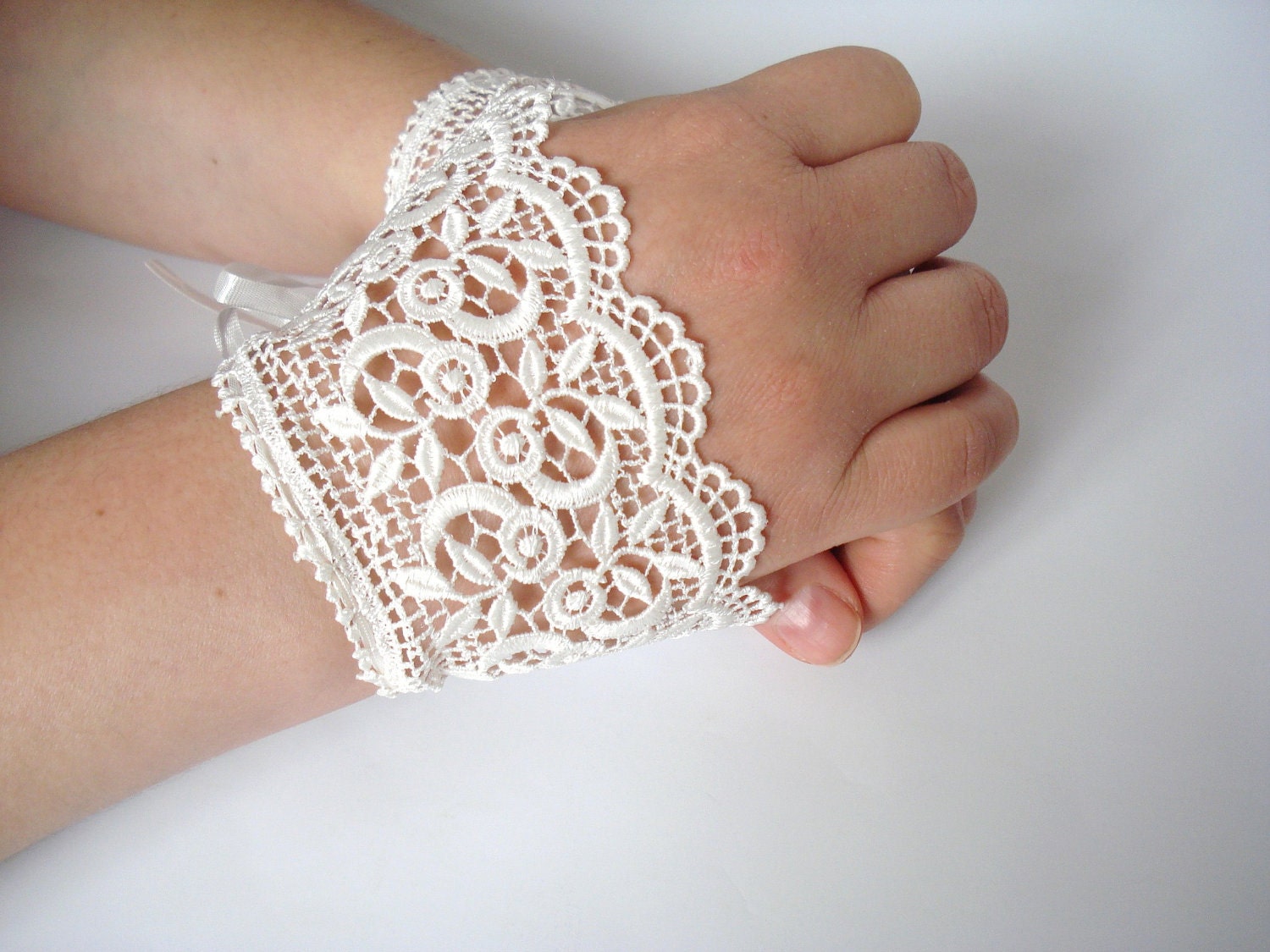 Lace Cuffs, Lace Wedding Accessory, Bridal accessory, Fingerless Gloves, Ivory