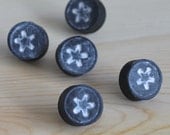 star thumbtack push pins, black clay