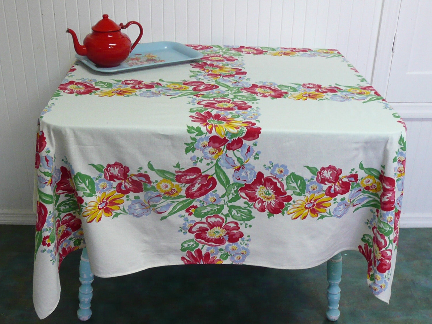 NICE Vintage Cotton Tablecloth Large Red by NewLifeVintageRVs