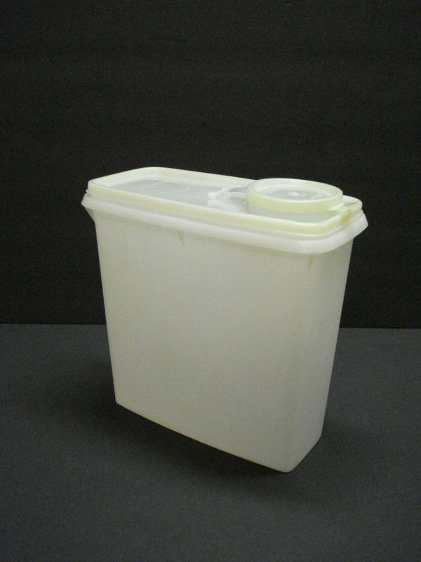 VINTAGE TUPPERWARE 13c cereal Container by AltmodischVintage
