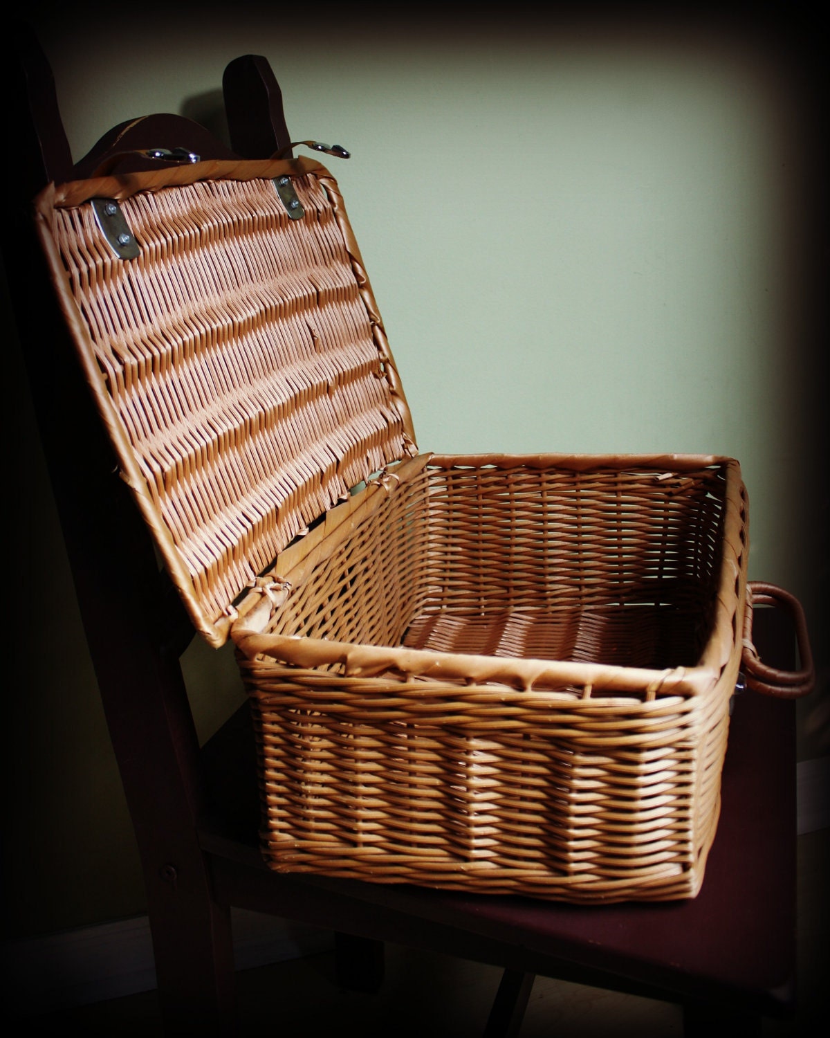 Large Trunk/Suitcase/Picnic Basket-Wedding Card Holder-Infant Photo Prop 17" long x 17.8" tall with the top up x 12" deep