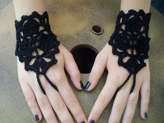 Black got fingerless fingerless gloves, hand jewelry, gothic, wedding, lolita, yoga, bracelet , dance, steampunk, halloween