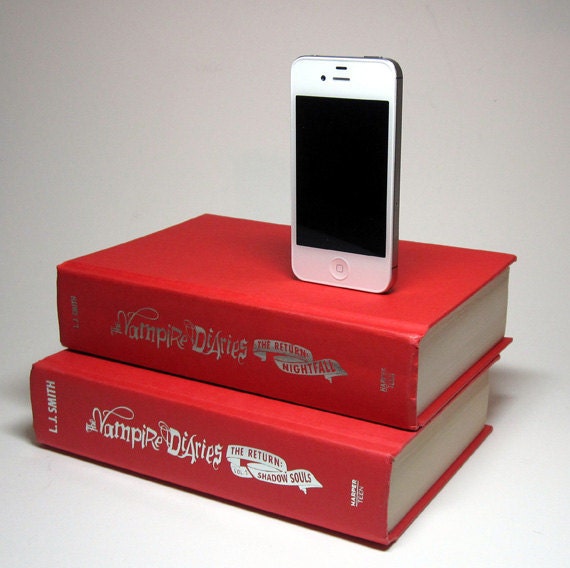 The Vampire Diaries Charging Station for iPhone and iPod