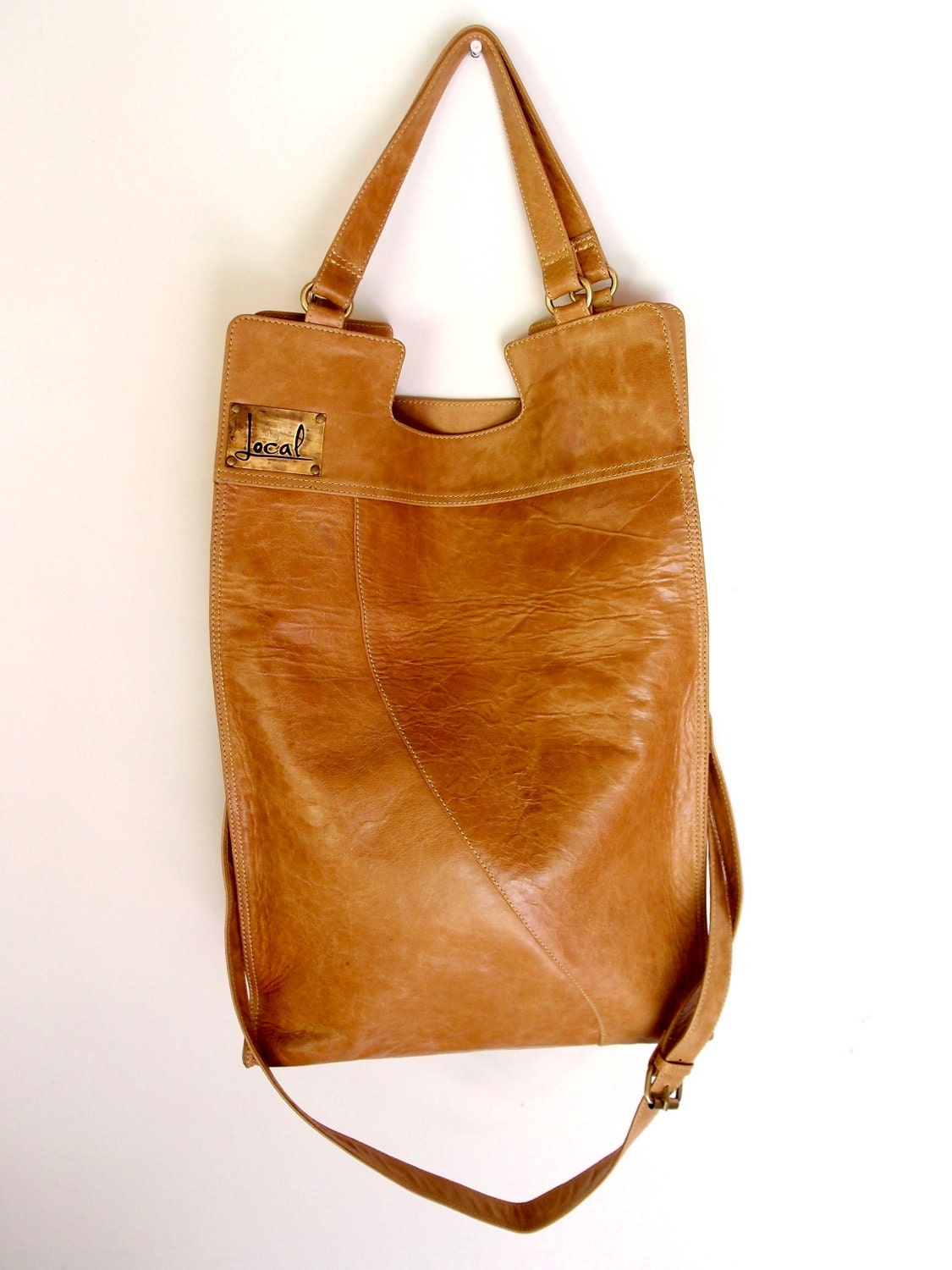 MI-VIDA. Fold-over shoulder leather bag / cross body bag. Available in different leather colors.