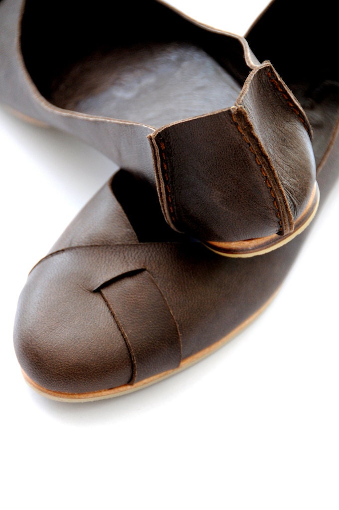 NATIVE. Leather flats / womens shoes / rustic / sizes 35-43. Available in different leather colors.