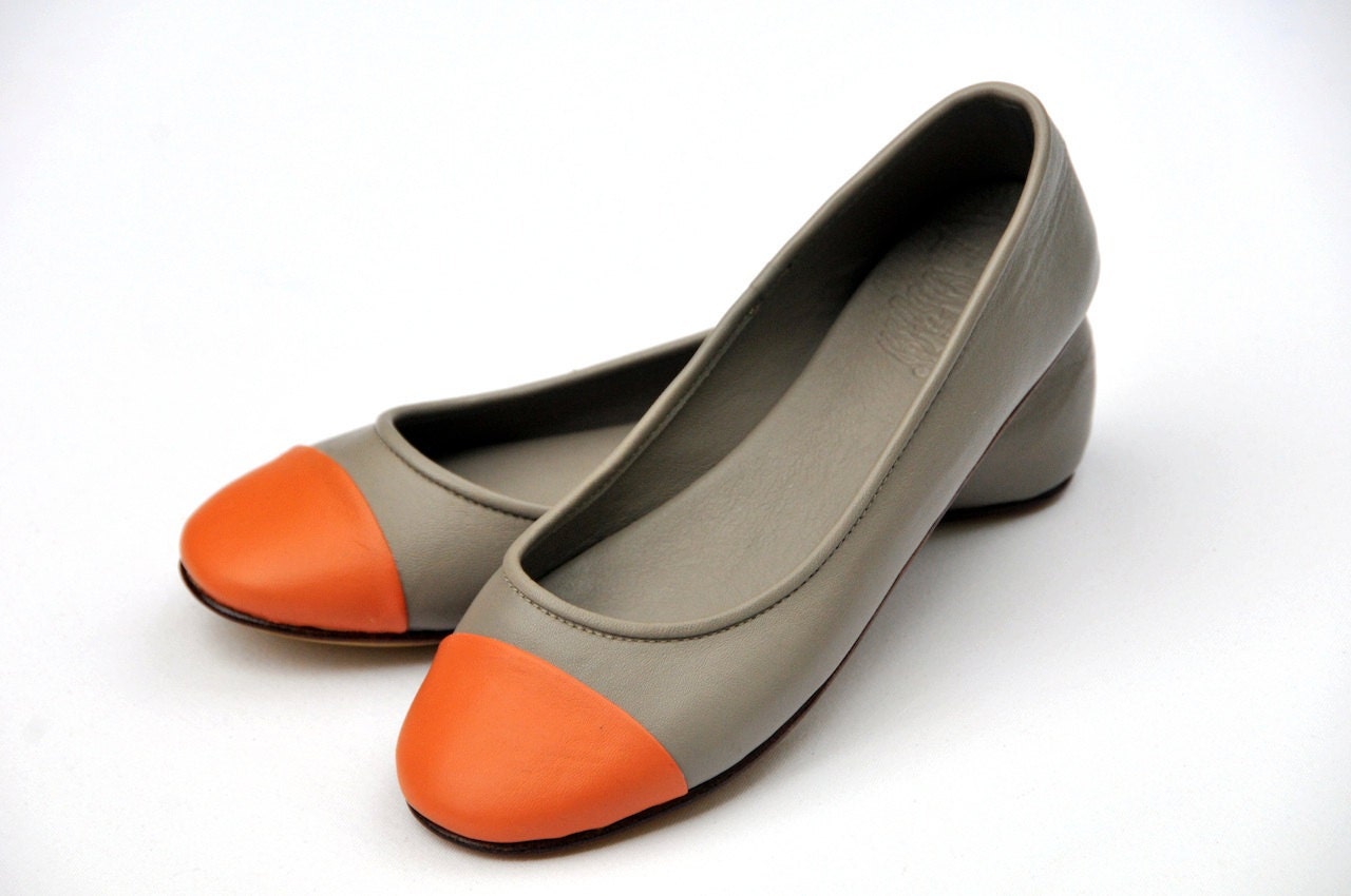 ANN. Leather flats / womens shoes. sizes: US 4-13, EUR 35-43. Available in different leather colors.