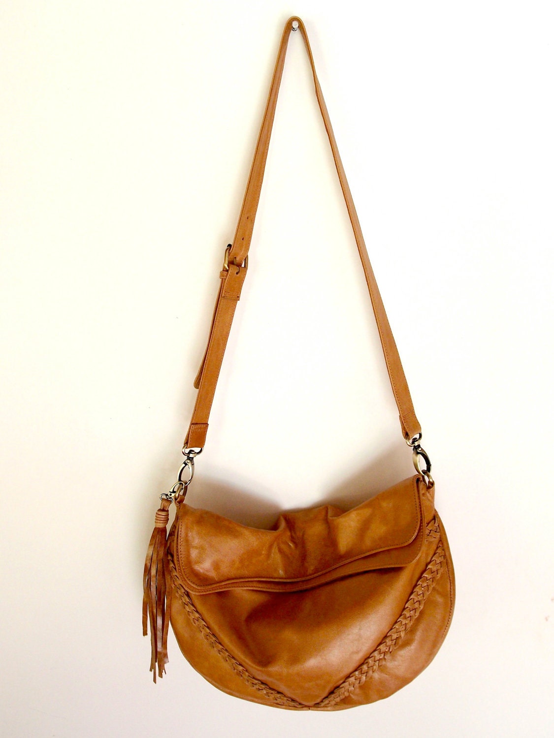 TRIANGULO.Crossbody leather bag. tassel. shoulder bag. Available in different leather colors.