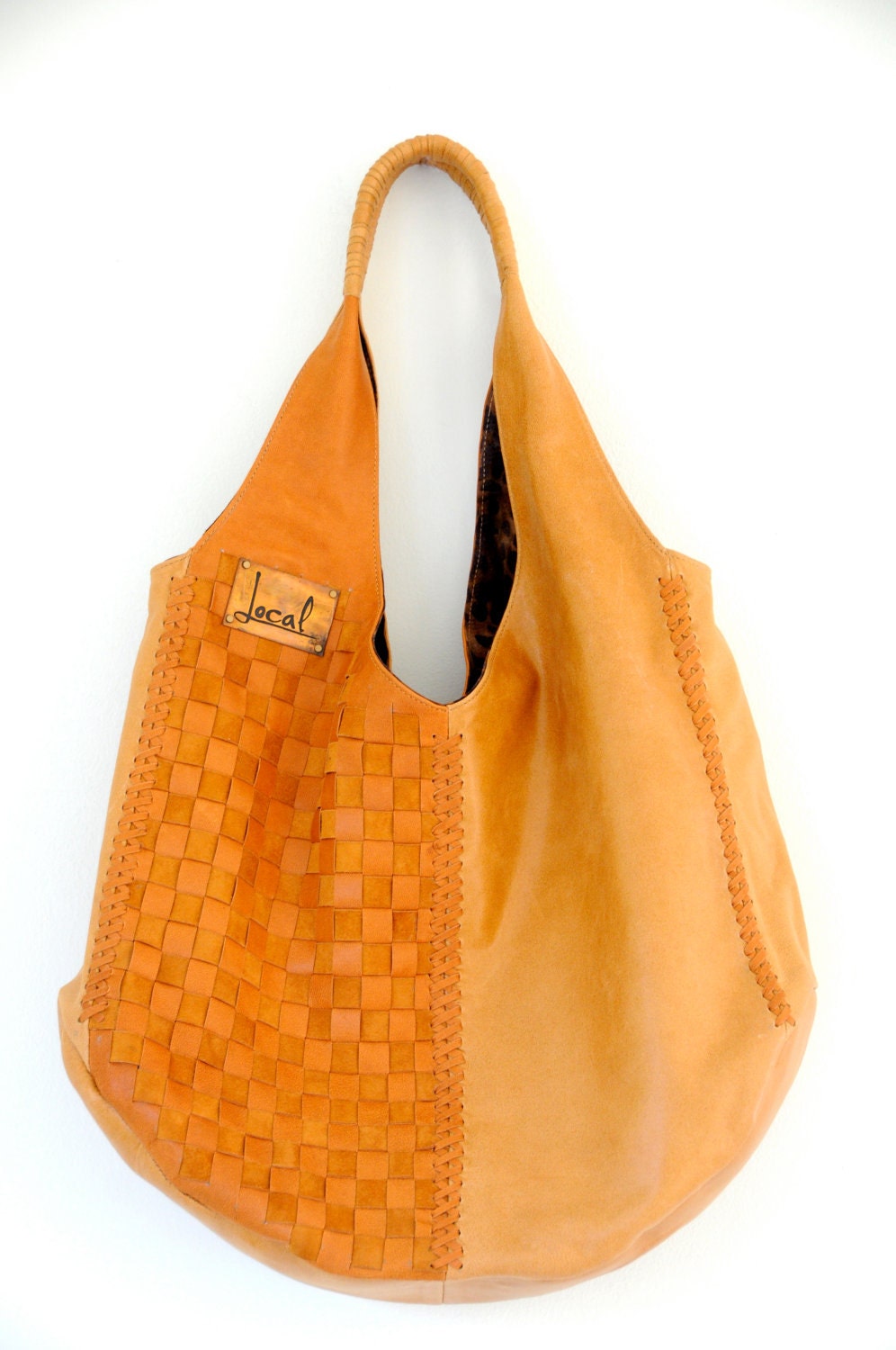 BELLA. Oversized tote / shoulder bag / leather bag. Available in different leather colors.