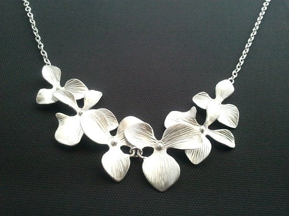 Dangling Triple Orchids Flowers Pendant, necklace, bridesmaid gifts,Wedding jewelry, orchid pendant, orchid charm necklace