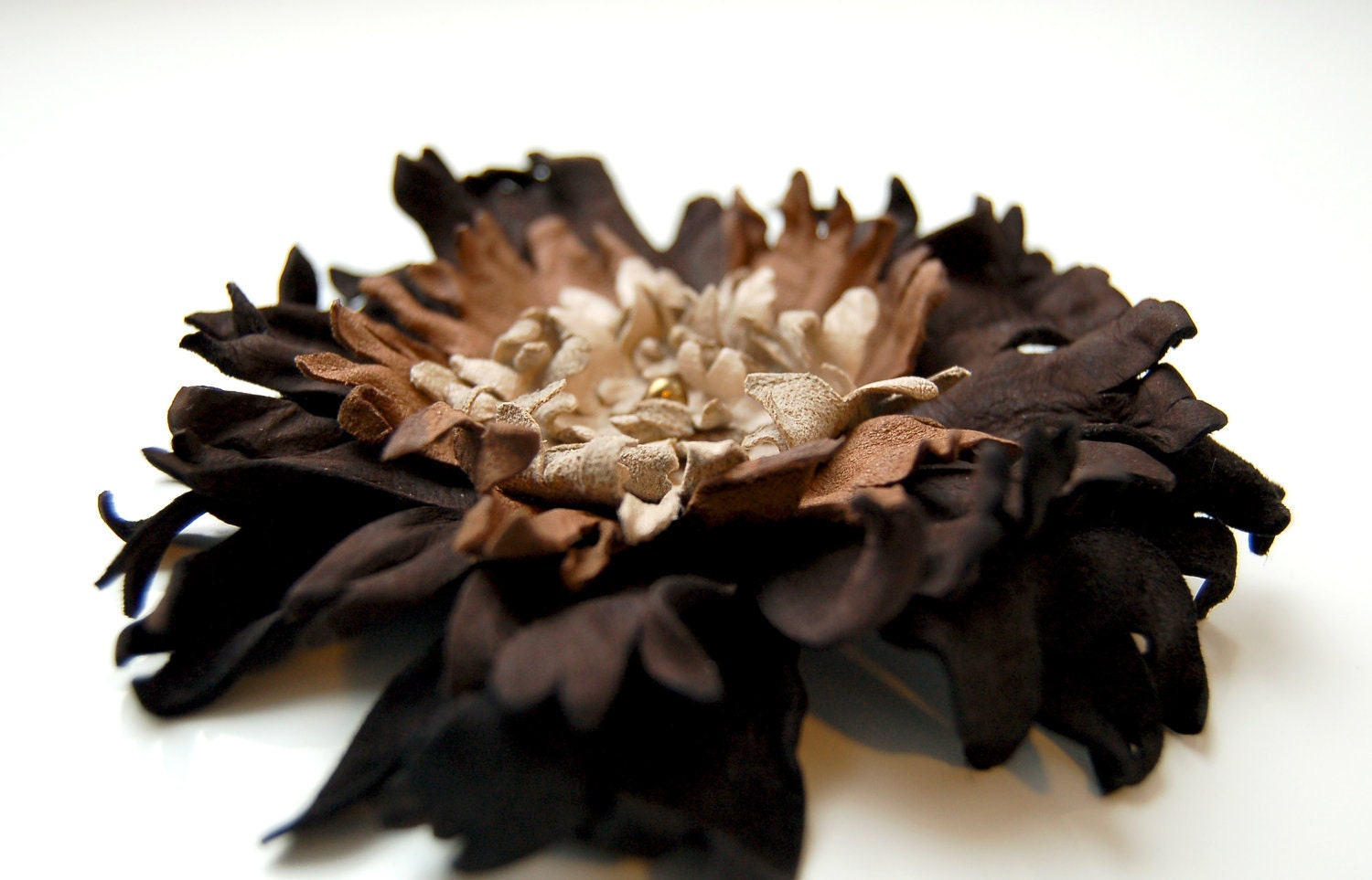 Recycled brown leather flower hair pin - ModaMakovera