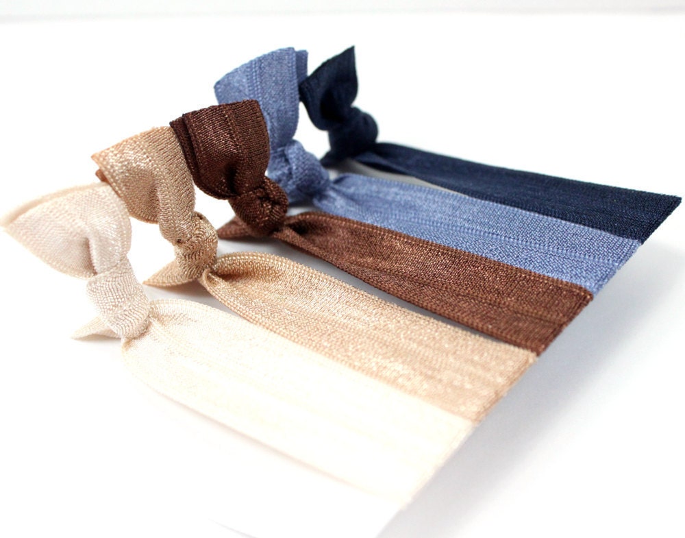 No Tug Hair Ties: Favorite Jeans & T pacakge set of 5 by Cabecitas Lindas on Etsy Doubles as bracelets