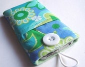 Cell phone cover, iPhone pouch, iPhone cover, iPhone 4S case, iPhone 4 cozy, iPod touch cover, iPod sleeve, iPod cover in a green cotton