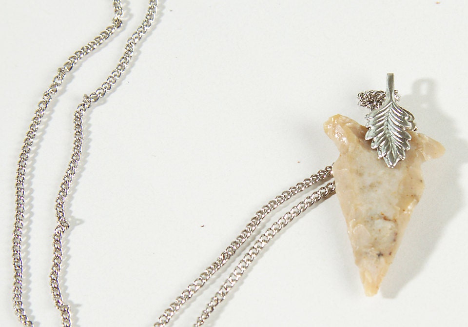 Vintage Arrowhead Necklace  Sterling Silver and Stone Hipster