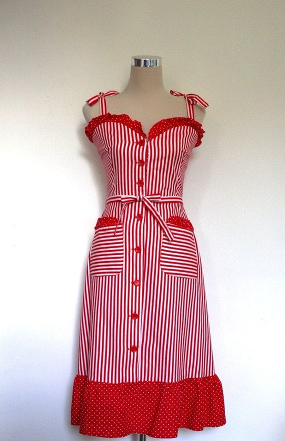Stripe dress. VINTAGE. 1980s sundress. Red and white thick, crisp cotton. Size 12. Pristine condition. Beautiful.