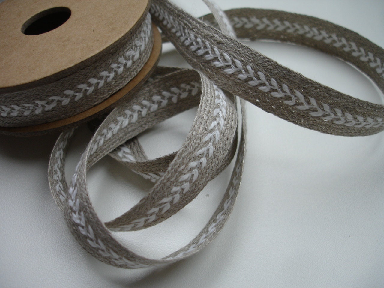 Natural Linen Sewing Tape / Ribbon / Trim /  - Embroidery White  Spike of Corn   - Edging  Made in France Craft and Sewing Project Wrapping