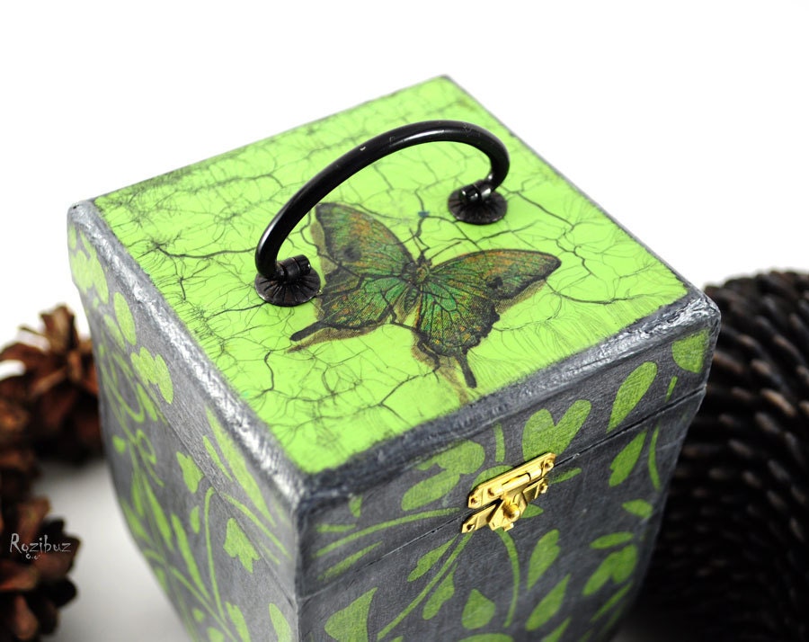 Green trinket box  - wooden box for jewelry - home decor, garden, woodland butterfly, gift idea for her, keepsake, treasures,  made to order