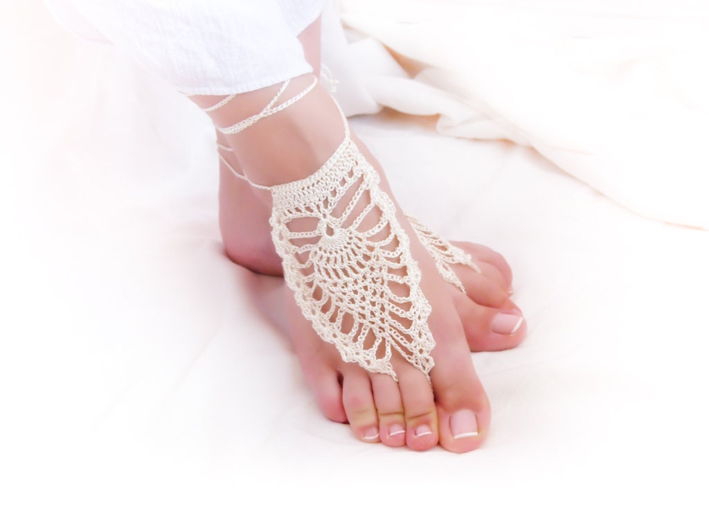 Bridal cream white barefoot crochet sandals. Beach wedding sexy foot jewelry