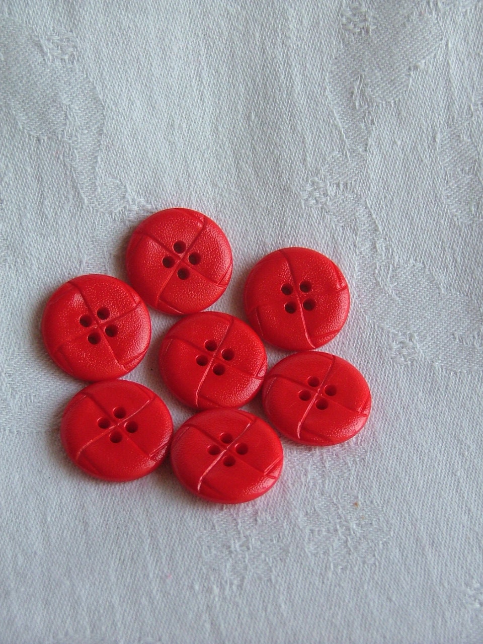 Red 2cm buttons