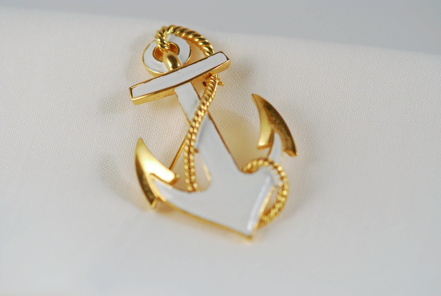 White anchor pin -Trifari cij sale