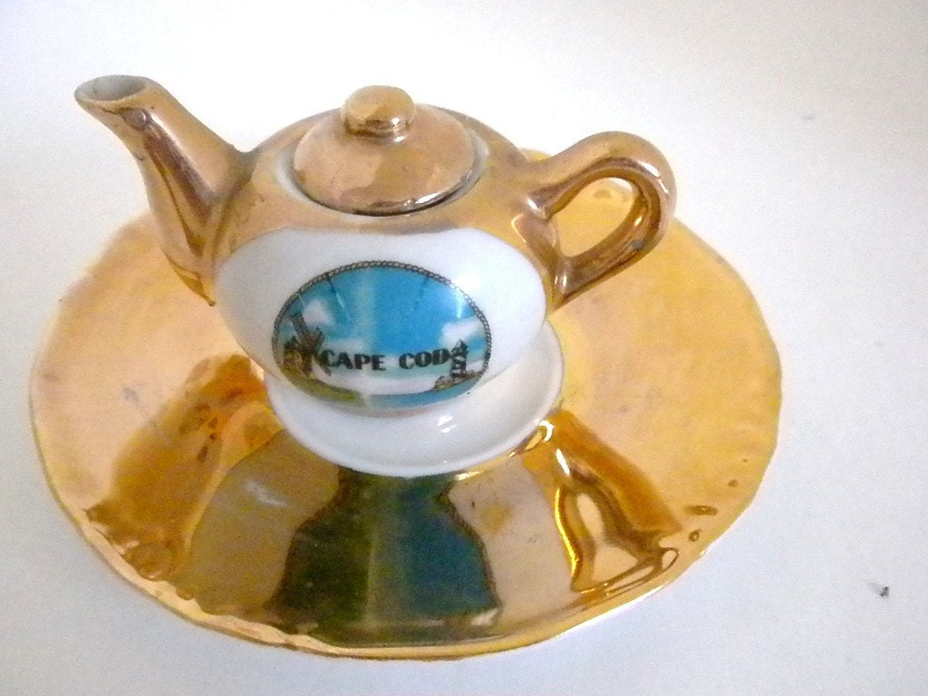 Vintage, HP Porzellen kunit, "Cape Cod", Small, Tea Pot and Saucer in gold