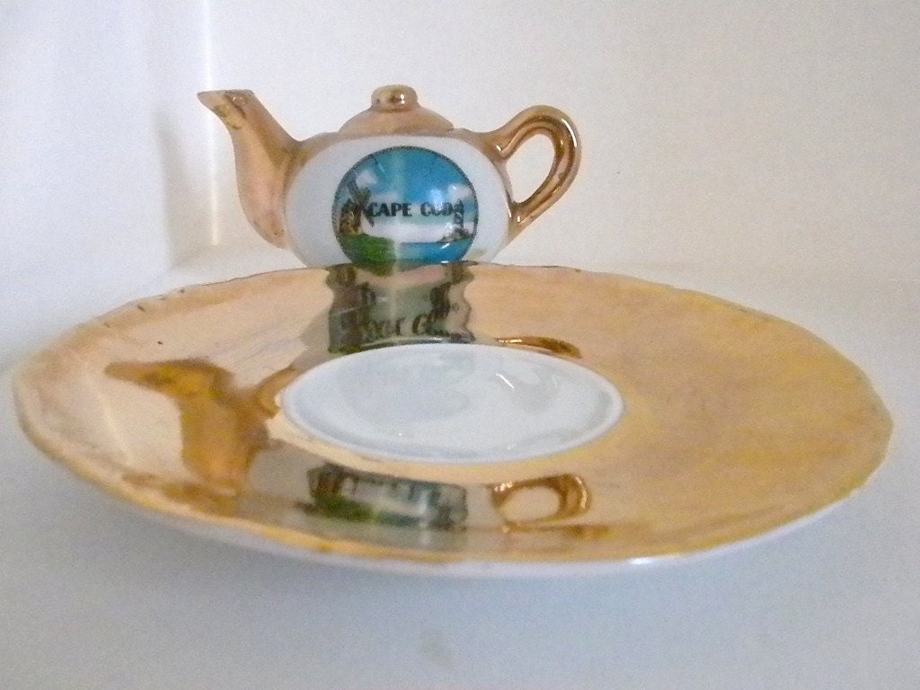 Vintage, HP Porzellen kunit, "Cape Cod", Small, Tea Pot and Saucer in gold