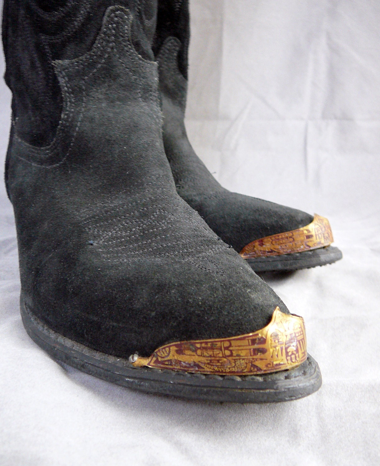 Awesome vintage cowboy boots in black suede with metal toe caps / shields - 7.5 M shoes