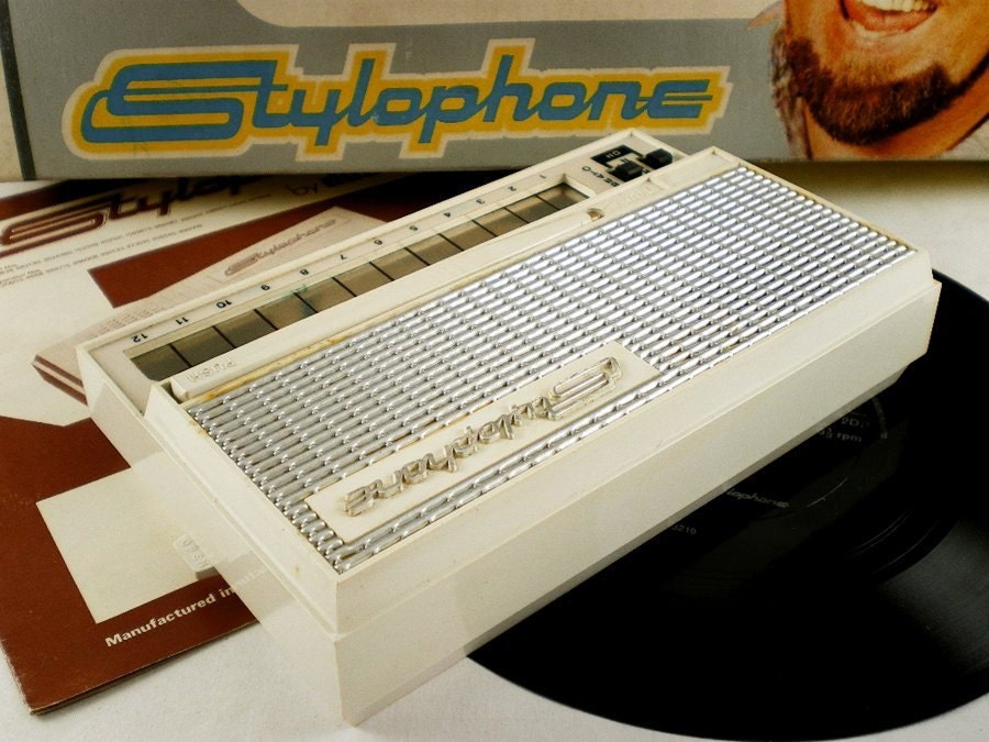 Cool Vintage 1970s Rolf Harris Stylophone in White with original Box