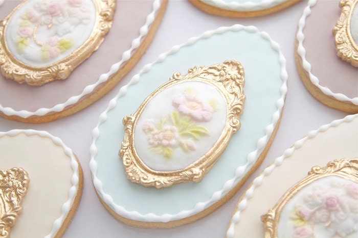 Victorian Cameo Egg Cookies