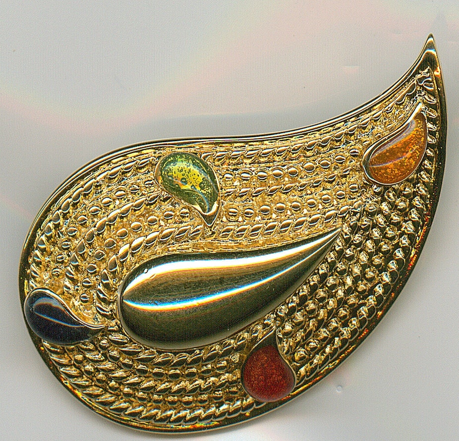 Vintage  AVON Set of a Brooch and Earrings in Goldtone with Multiple Stones