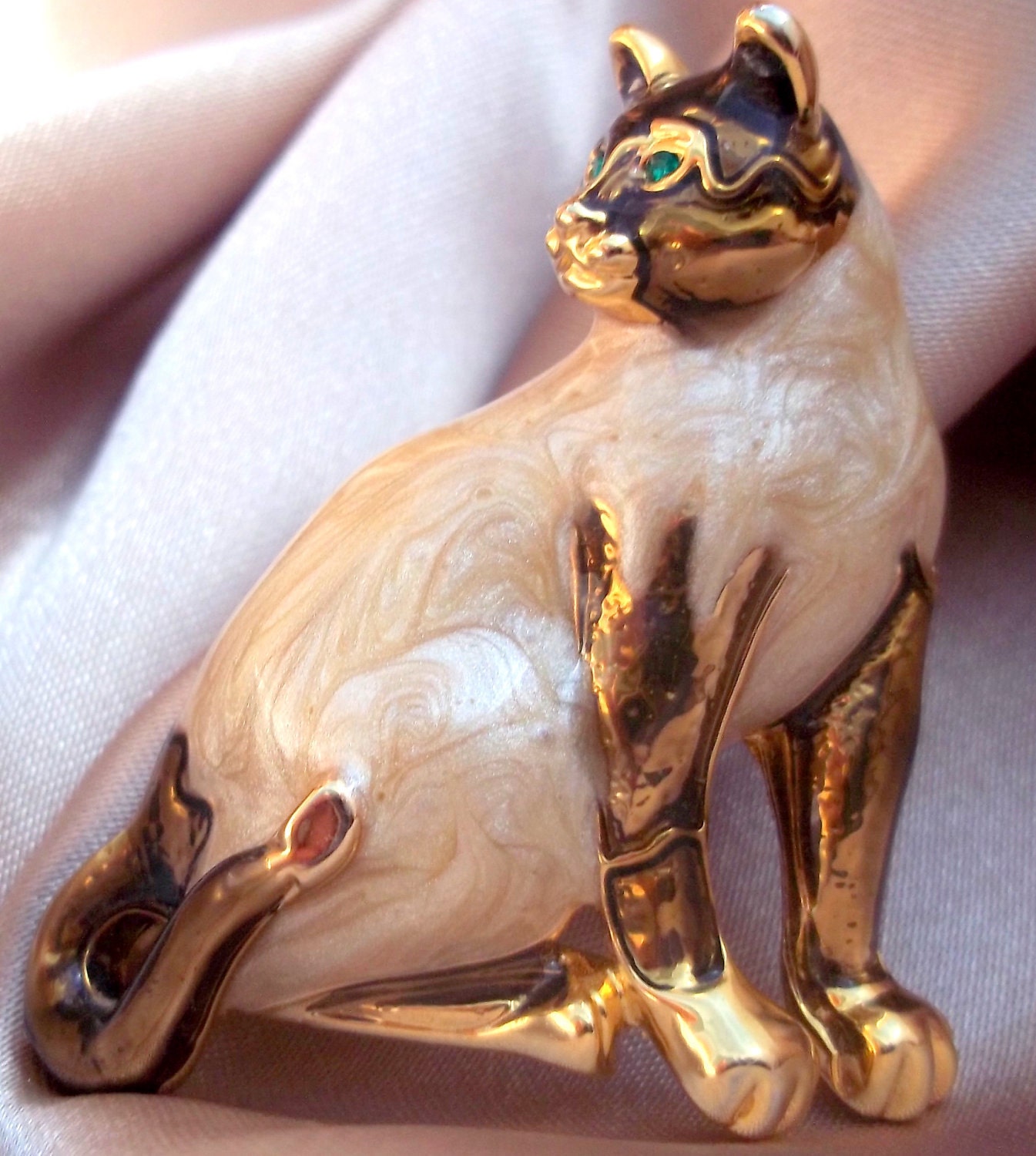 Vintage Cat Brooch Enamel with Green Eyes