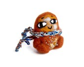 Miniature Folk Monster Sculpture, Needle Felted Amigurumi Tree Imp Soft Sculpture (Orangefarben)
