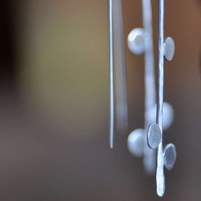 Thread earring with dots. Recycled sterling silver