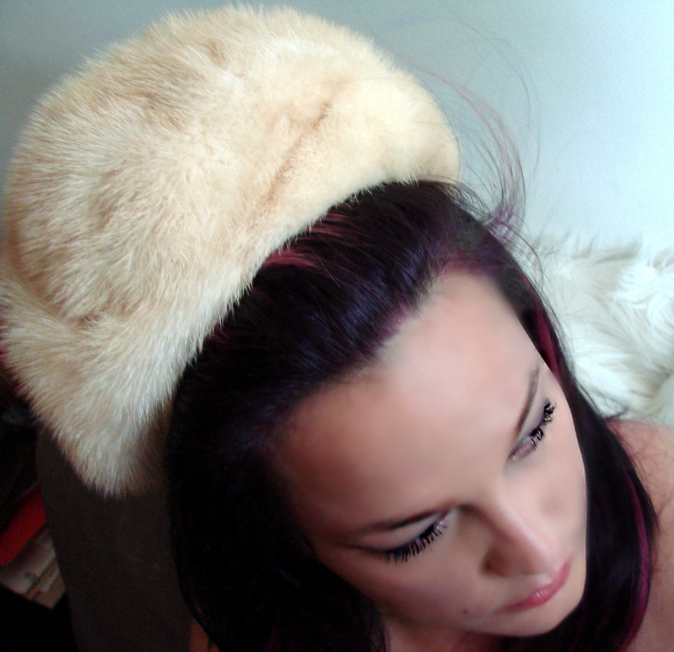 1960s White Mink Fur Hat Eaton's Fur Salon