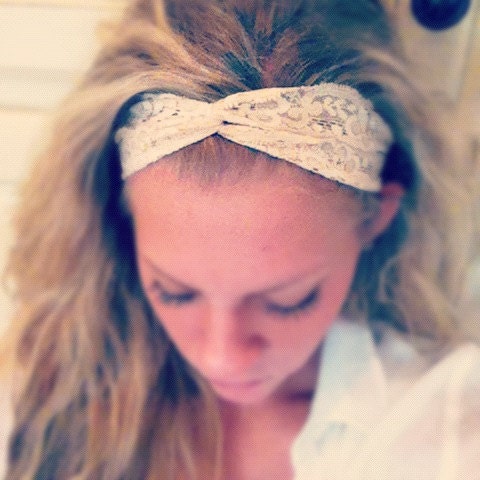 Stretch Twist - Thin Lace Headband - Nude