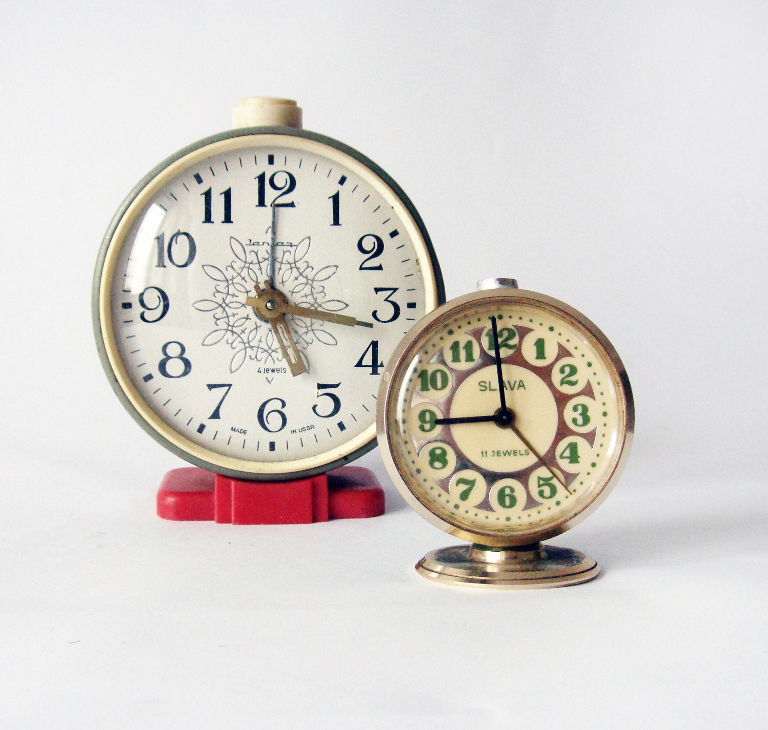 Set of two sovietic non working Clocks - russian Jantaz and Slava vintage alarm mechanical clocks red black