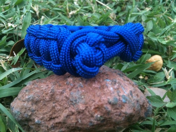 Items similar to Paracord Bracelet with Chinese Button Knot on Etsy