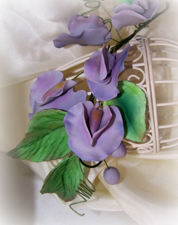 Sweet Peas with Leaves Cake Flowers