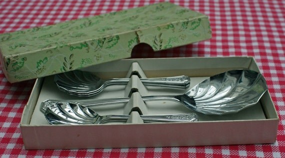 Gorgeous Vintage Boxed Set of Trifle or Dessert Spoons