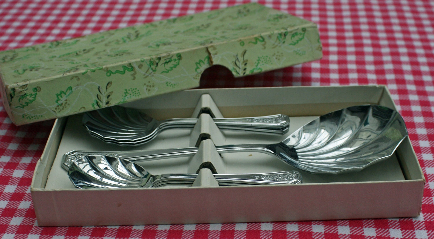 Gorgeous Vintage Boxed Set of Trifle or Dessert Spoons
