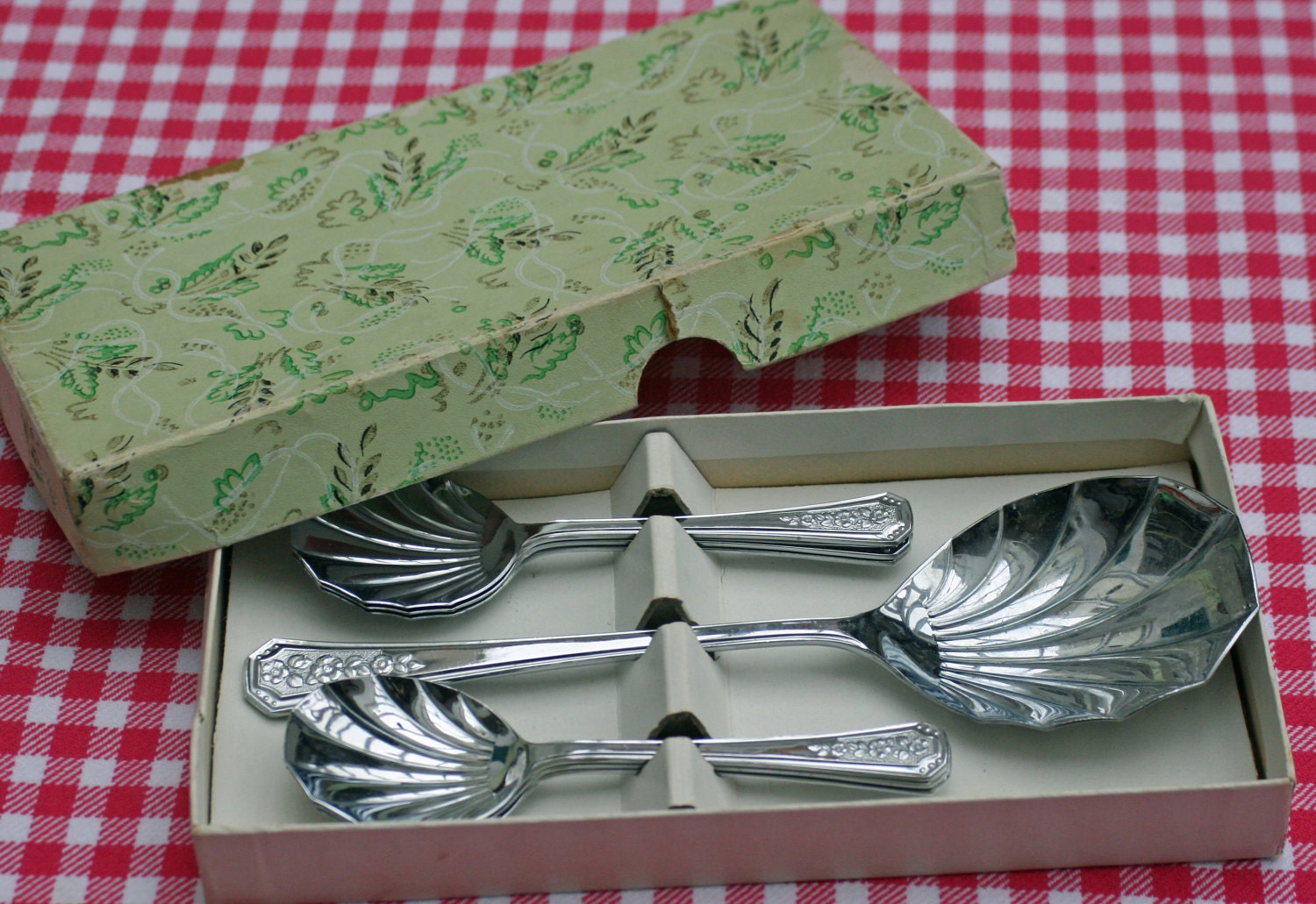 Gorgeous Vintage Boxed Set of Trifle or Dessert Spoons