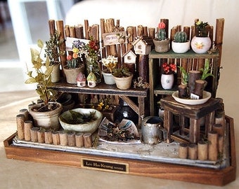 Vintage small Garden Spring nature- Flower, Plants, Pot- Dollhouse Miniatures 1/12