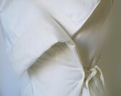 Sleeveless jacket in white cotton