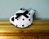 Pois Teapot Brooch