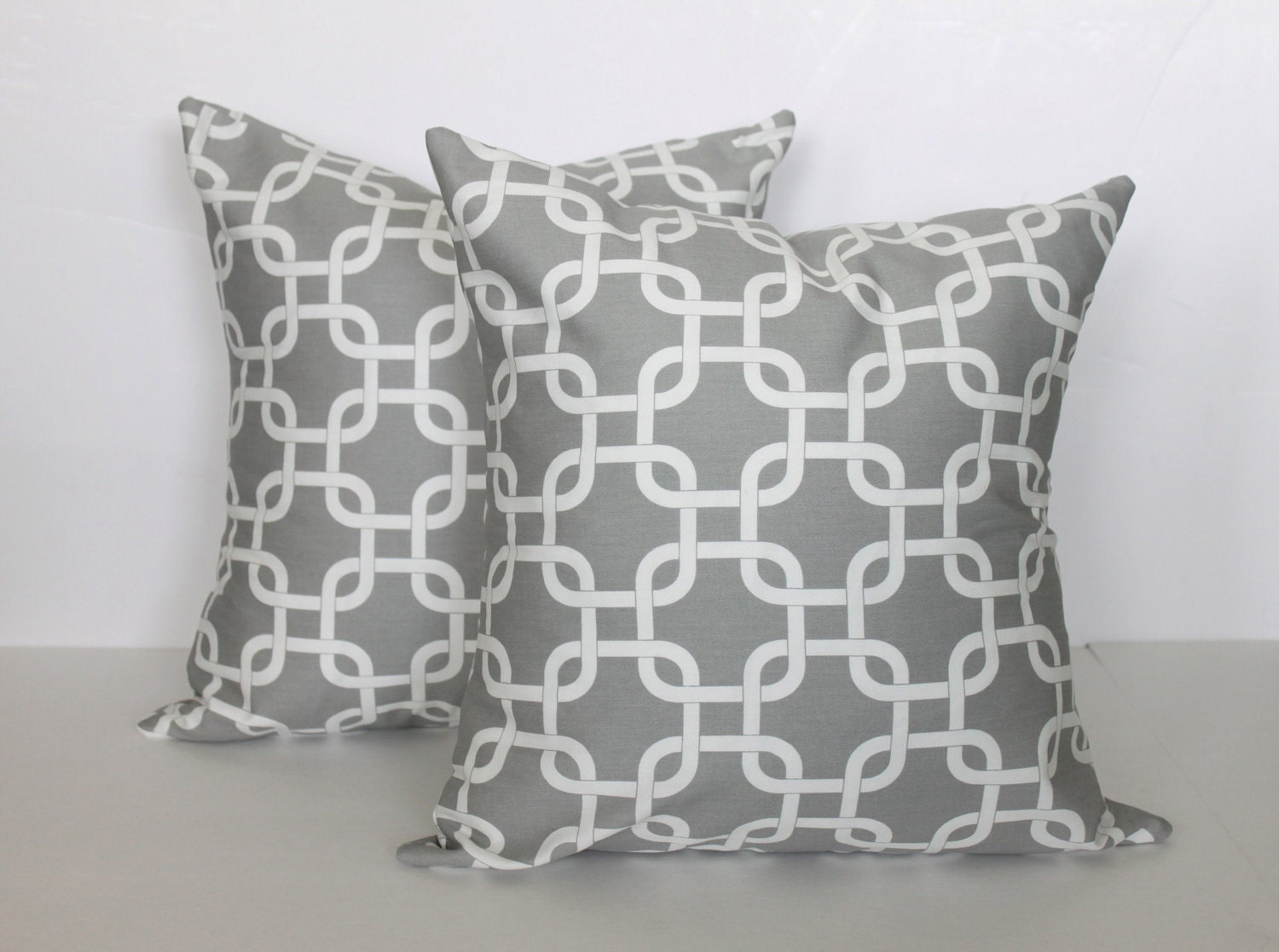 ONE - 18 x 18 Grey and White Gotcha Chain Link Pillow Cover - Premier Prints